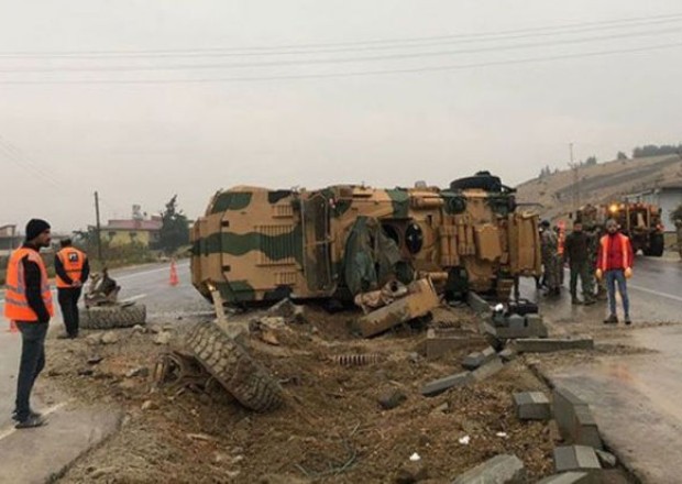 Türkiyədə hərbi maşın aşdı: 3 hərbçi yaralandı